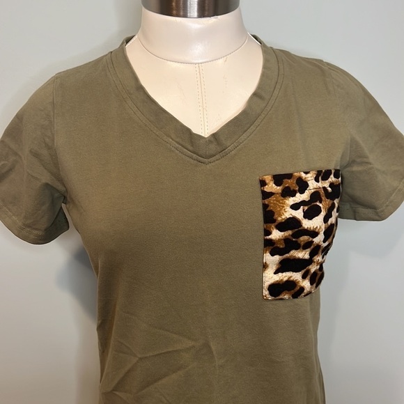 Women's Summer Short Sleeves V Neck T Shirt with Leopard/Sequin Print Po… - Picture 5 of 9